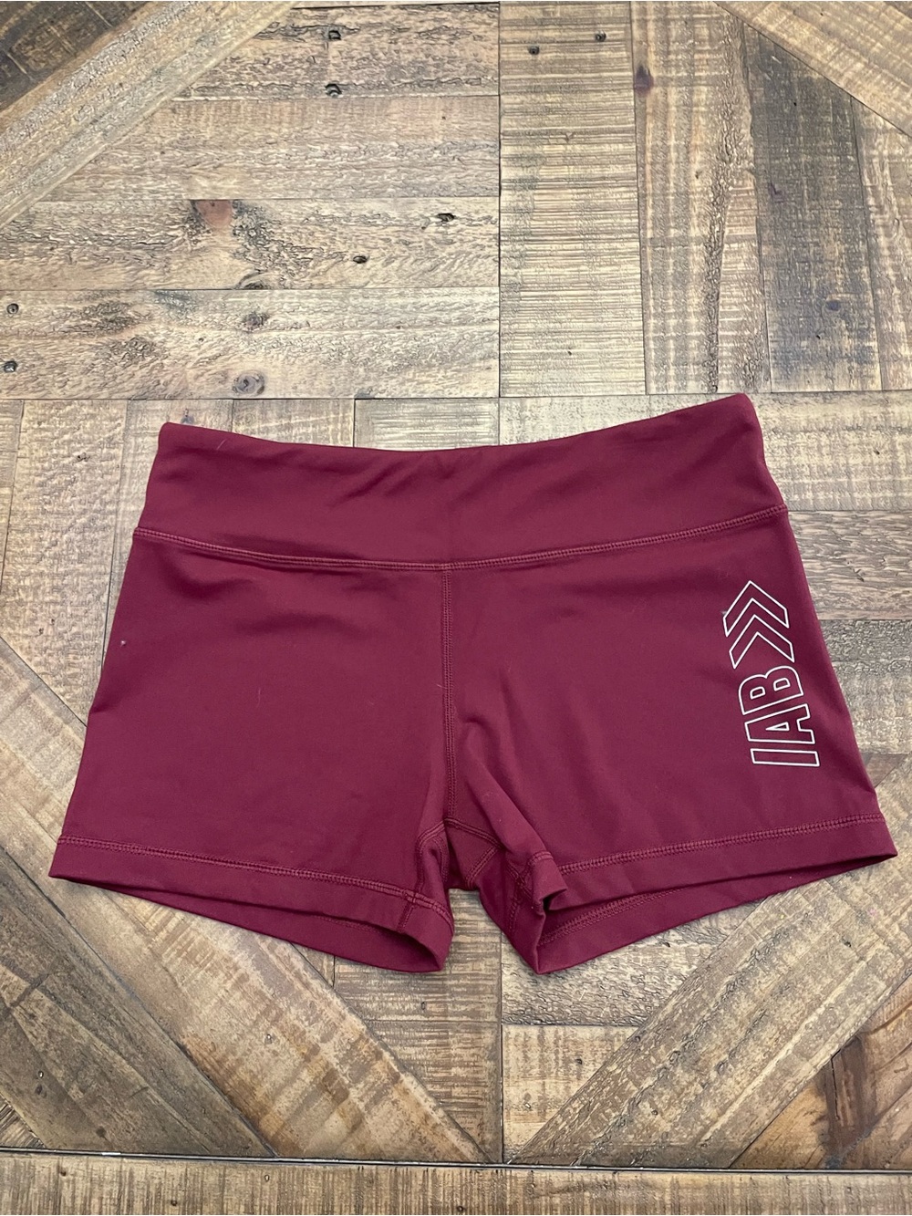 IAB MFG 3-Inch No-Ride Activewear Shorts - Windsor Wine Arrows - Size 8 (Medium)